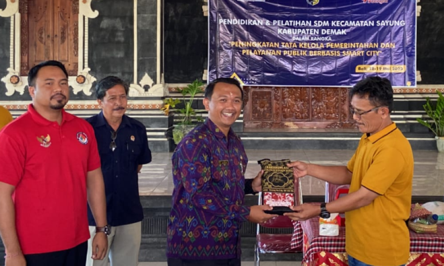 22 ASN Kecamatan Sayung Kabupaten Demak Kunjungi Desa Kukuh Kerambitan